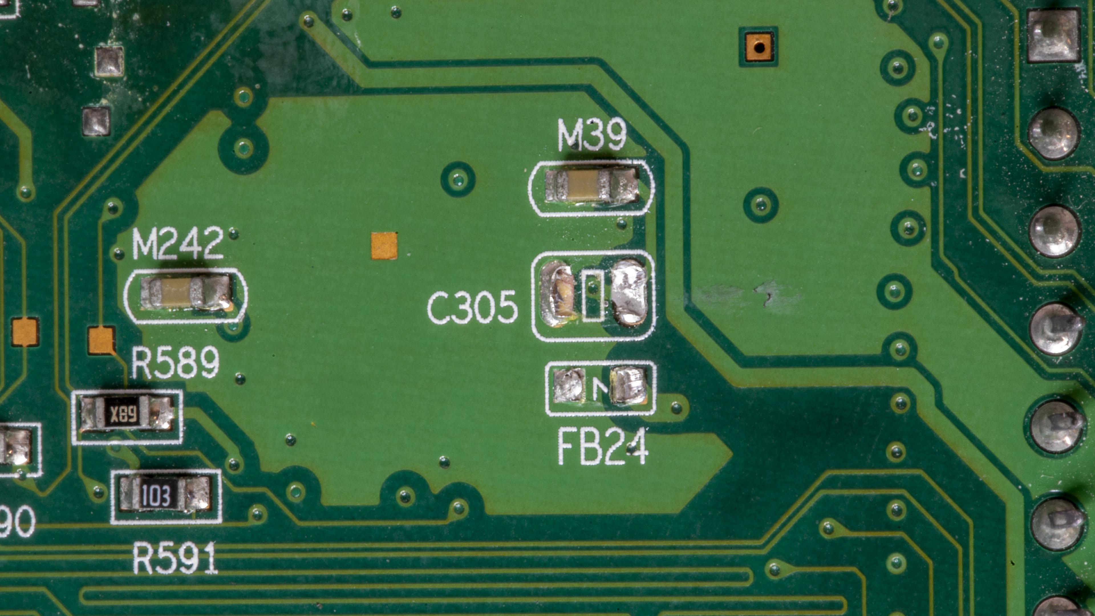 aimb-742_rear_damage_pcb