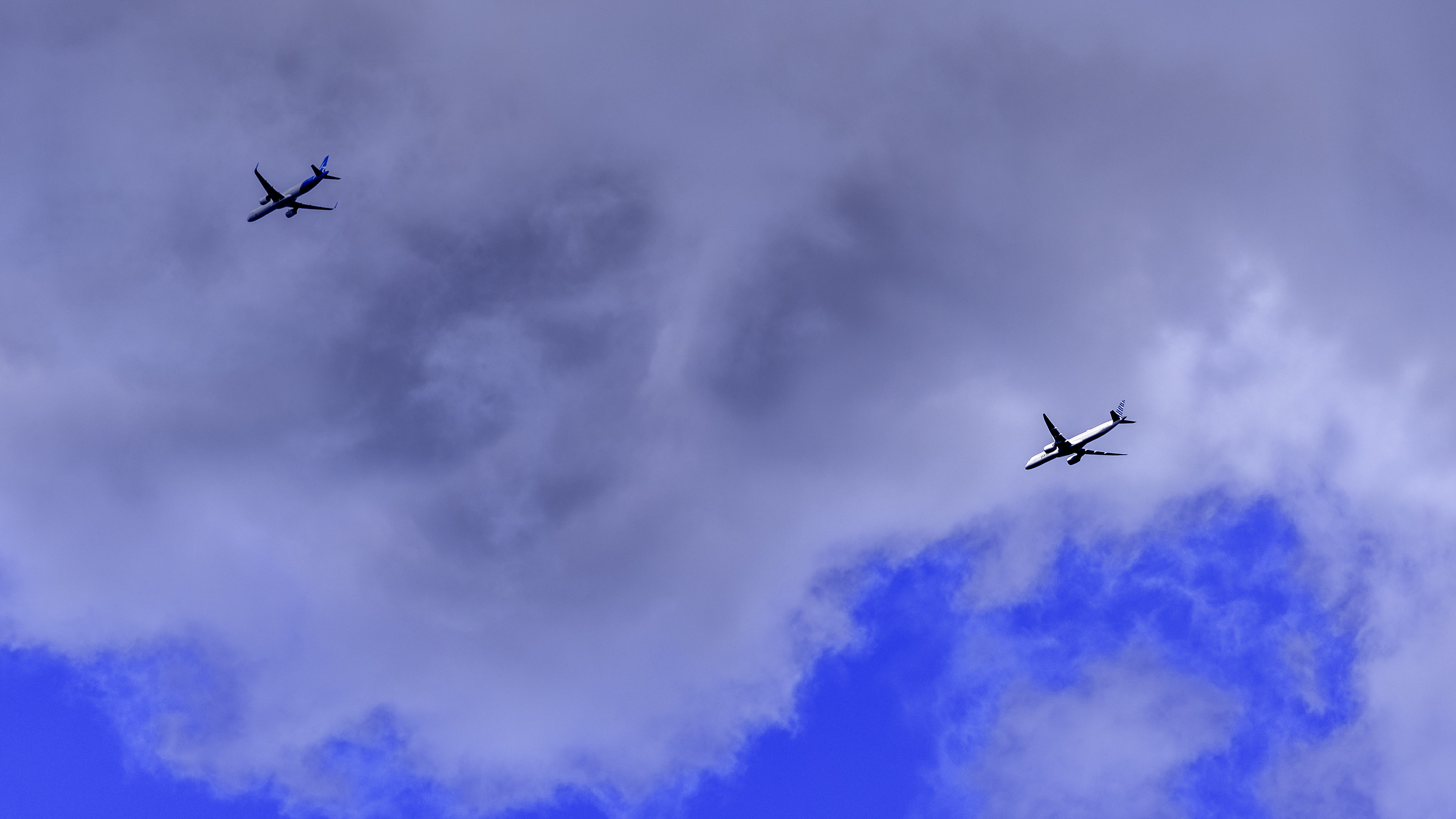 two_planes_sky