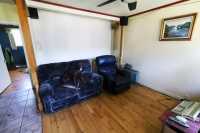 livingroom_old_sofa_taiga