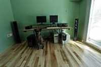 studio_empty_floor_movingin